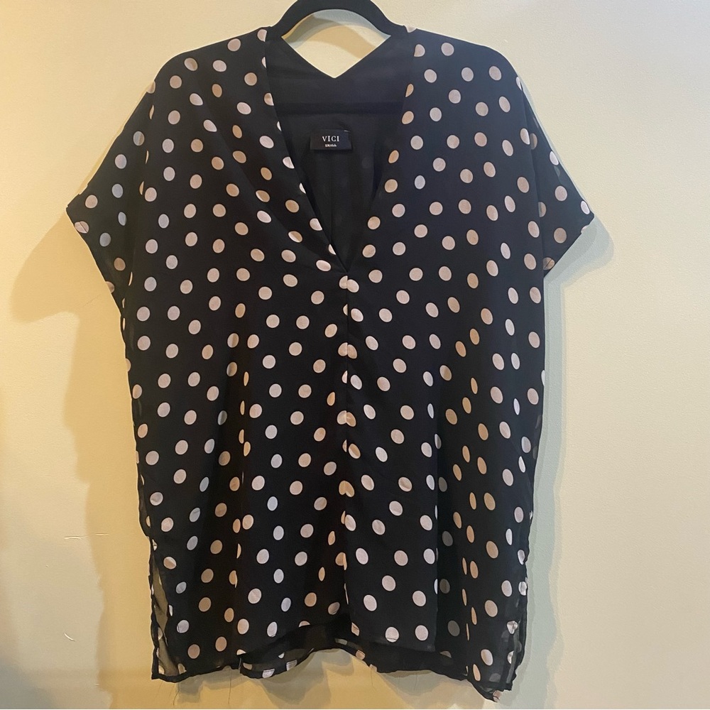 Vici Collection Size Small Black & White Polka Dot Blouse
